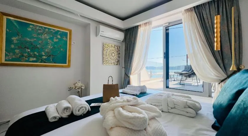 Mare Suites 3 - Image 1