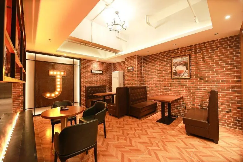James Joyce Coffetel (Xi'an Xianyang International Airport Airport New Town Subway Station) - Image 1