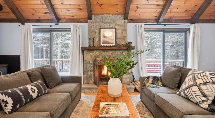 Deer Run Lodge by AvantStay - Image 1