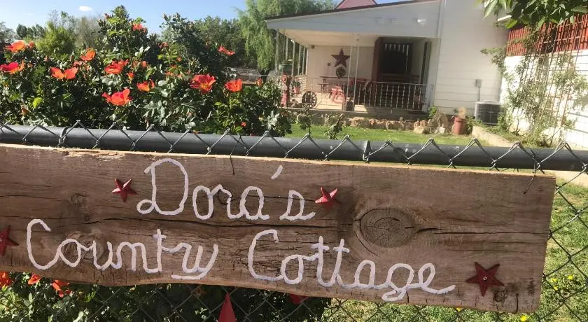 Dora's Country Cottage - Image 1