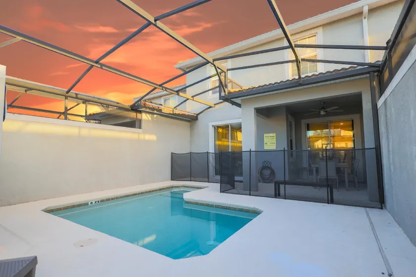 Magical Townhome wprivate pool in Storey Lake - Image 1