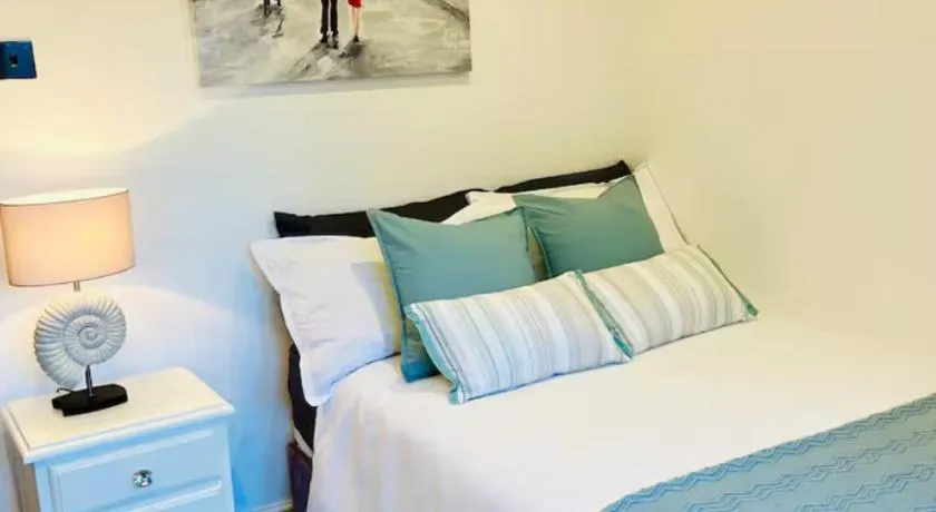 Cozy Private Access Room - Image 1