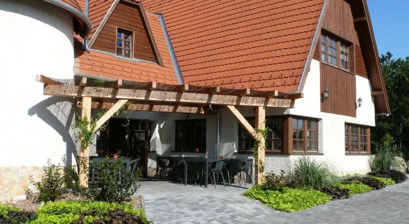 Kádárta Vendéglő Panzió - Image 1