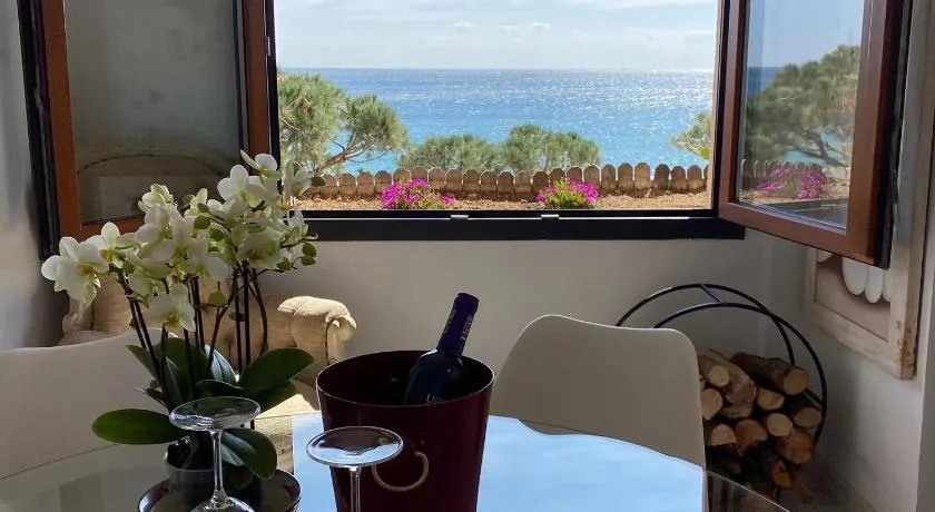 Marina Mar - Image 1