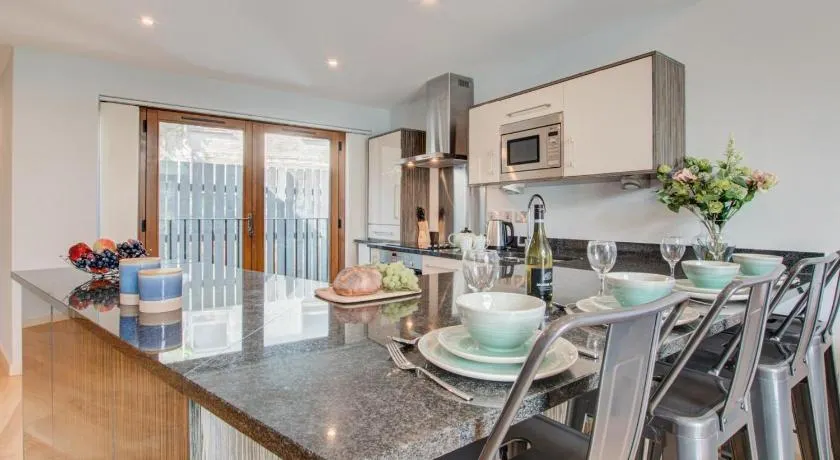 2 Bed in Looe oc-p00778 - Image 1
