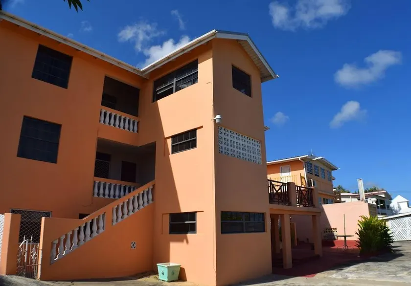 Shonlan Inn and Apartments - Image 1