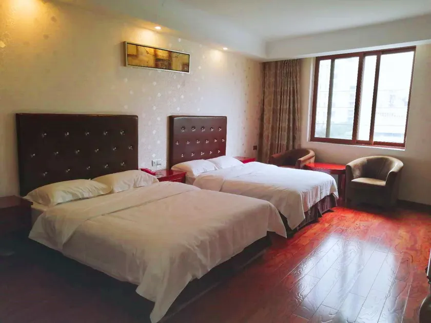 Three-person hotel - Image 1