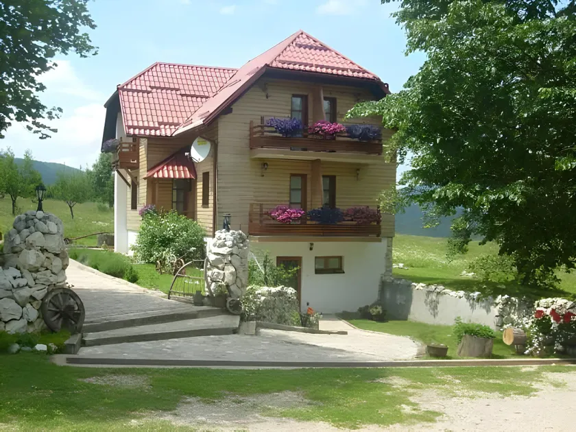 House Mrzlin Grad - Image 1