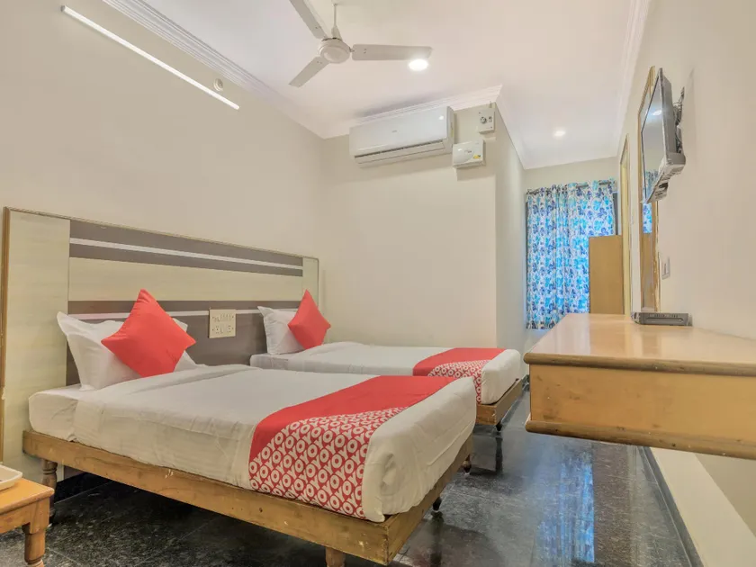 OYO 11428 Hotel Krishna's Residency - Image 1