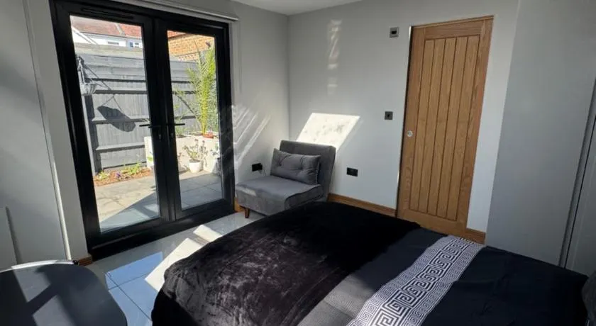 Contemporary garden studio in Brighton! - Image 1