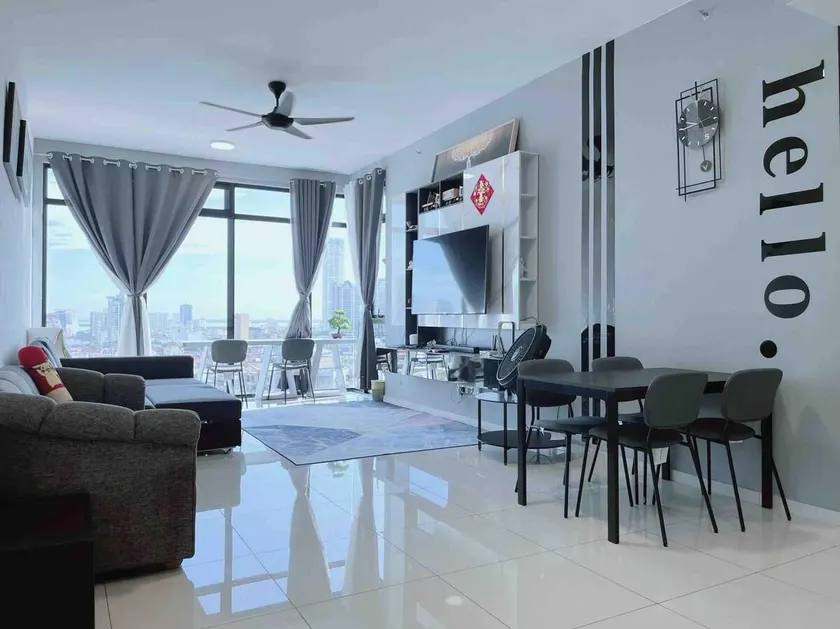 Beacon Executive Suite by stayCATion Homestay - Image 1