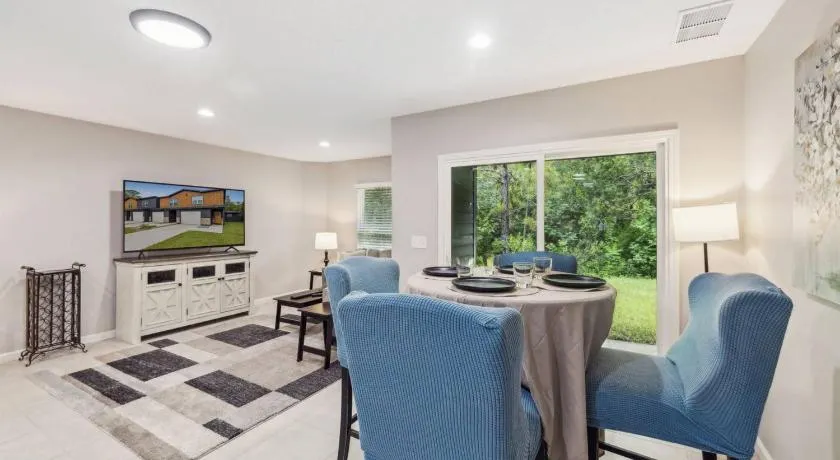 Isabella Ct Townhome - Image 1