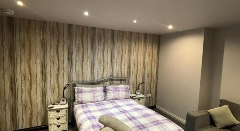 Airport Tavern Accommodation - Image 1
