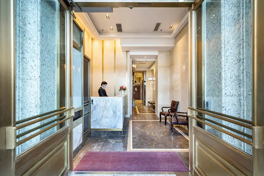 LANDER GRAND HOTEL - Image 1