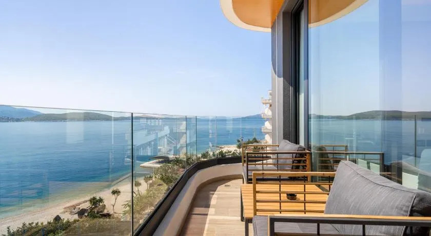 Alyacht Premium Hotel - Image 1