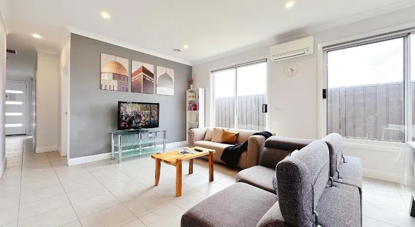 Orchard Green 4B - Image 1