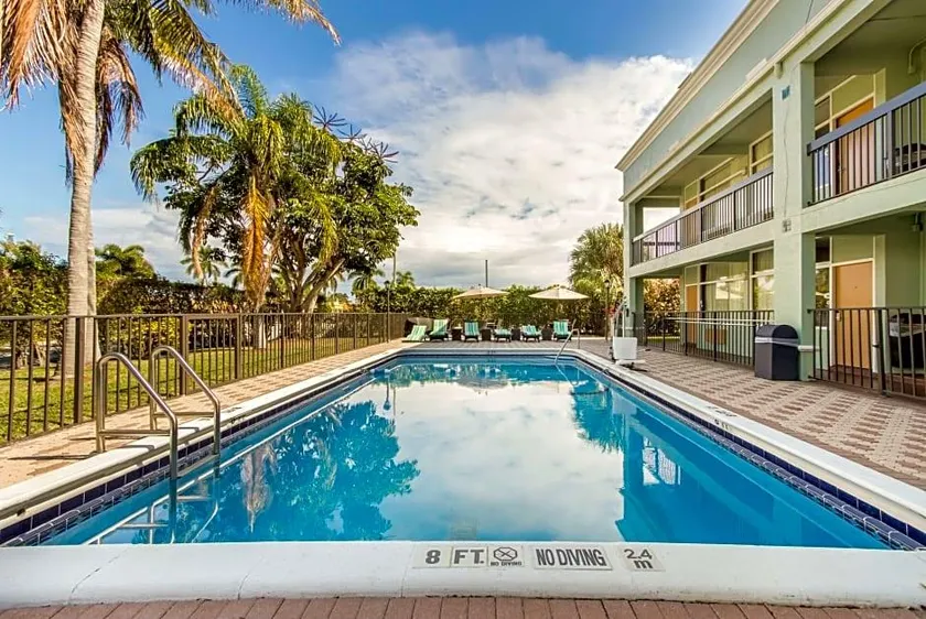 Boca By The Sea Hotel - Image 1