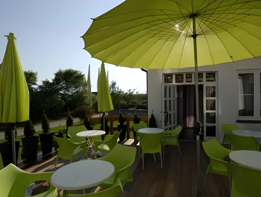 Retro Design Hotel - Image 1