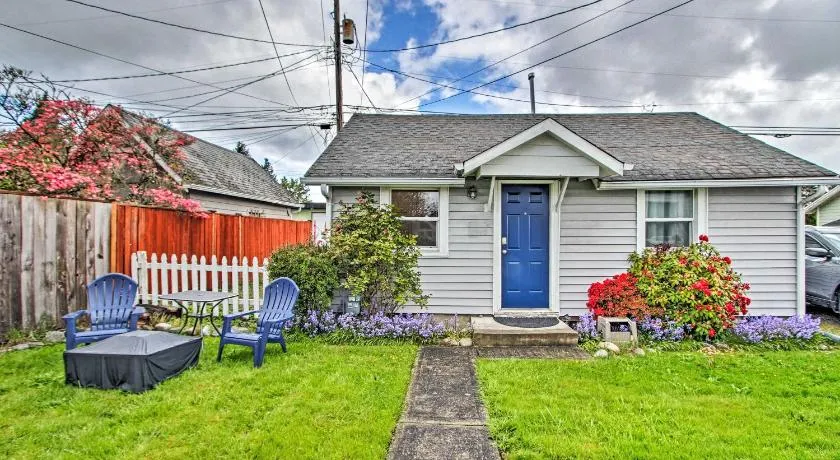 Lovely Tacoma Cottage w/ Fire Pit, Near Dtwn! - Image 1