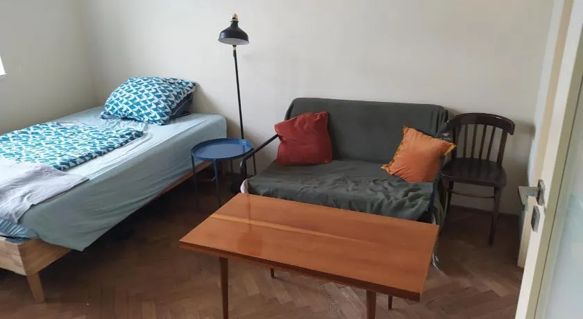 Spacious modern 3 bedroom aparment - Image 1