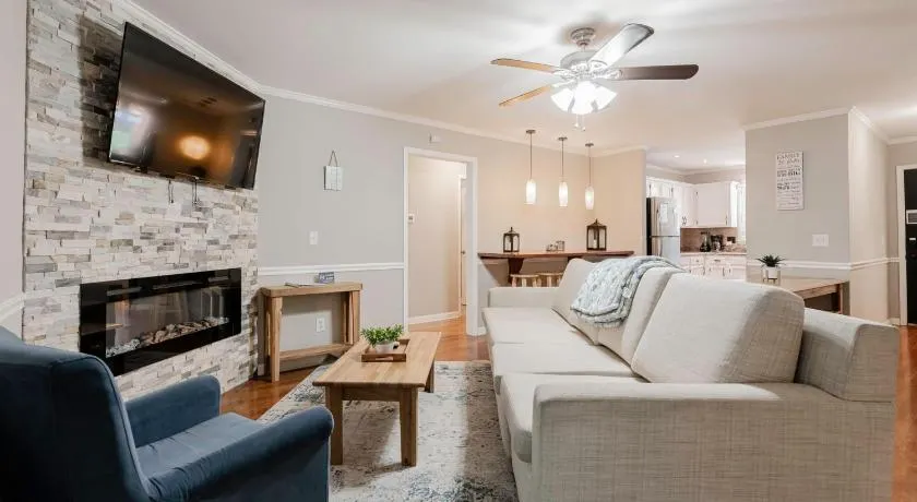 Dutch Creek Cottage- 10 mins to Lake Murray! - Image 1