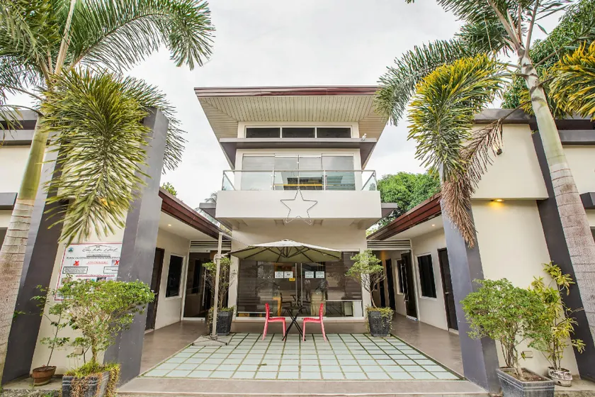 OYO 489 Casa Mia Hotel Suites - Image 1