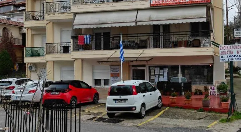 Skordas Comfy Rent Rooms - Image 1