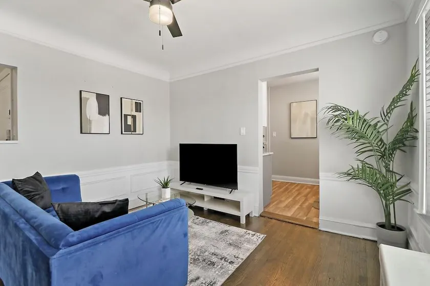 Chic 2BR Apt in Skokie - Elm 3A - Image 1
