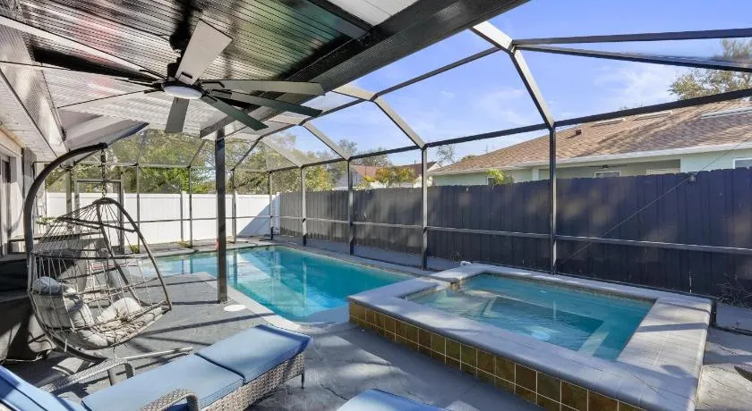 Luxury Style townhome with Pool - 1 Miles to Bucs Stadium - Image 1