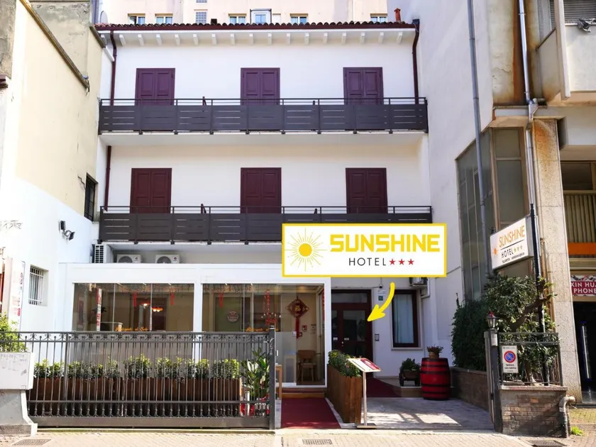 Sunshine HOTEL - Image 1