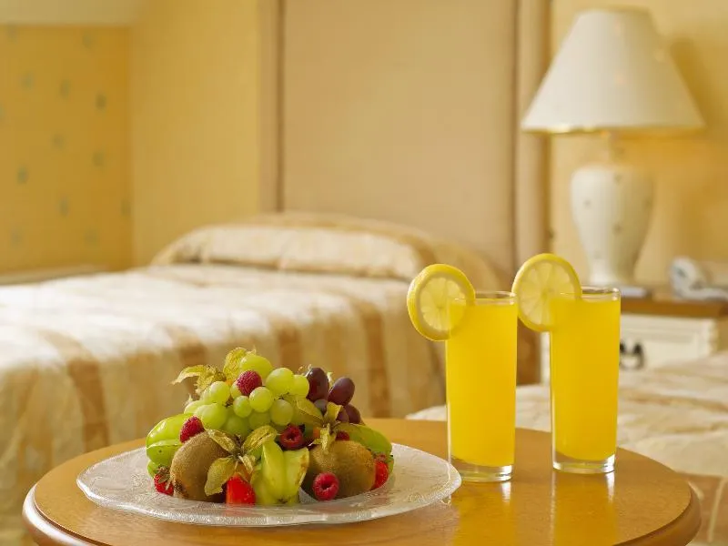 Hylands Burren Hotel - Image 1