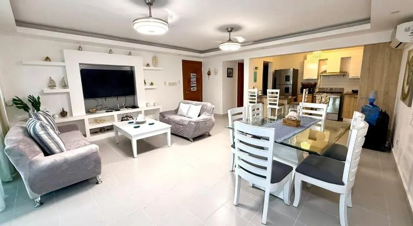 Palm Paradise Condo Pool & Beach - Image 1