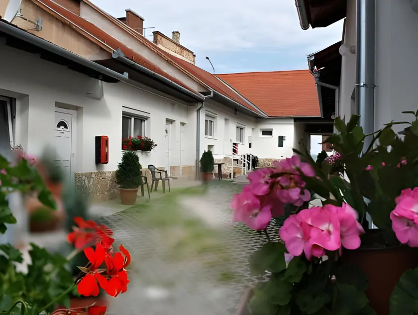 Hungaria Apartments - Image 1