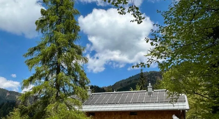 Mountain hut Dom pod Storžičem - Image 1