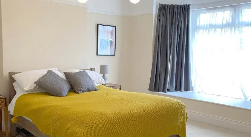 1 Ashford Road Guesthouse - Image 1