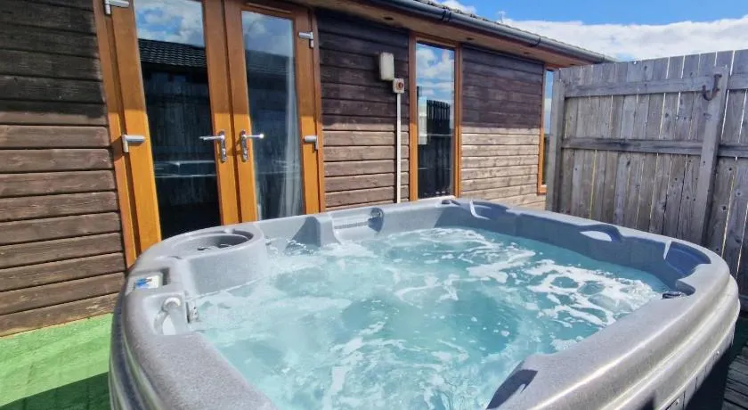 Cleish 7 With Private Hot Tub - Fife - Loch Leven - Lomond Hills - Pet Friendly - Image 1