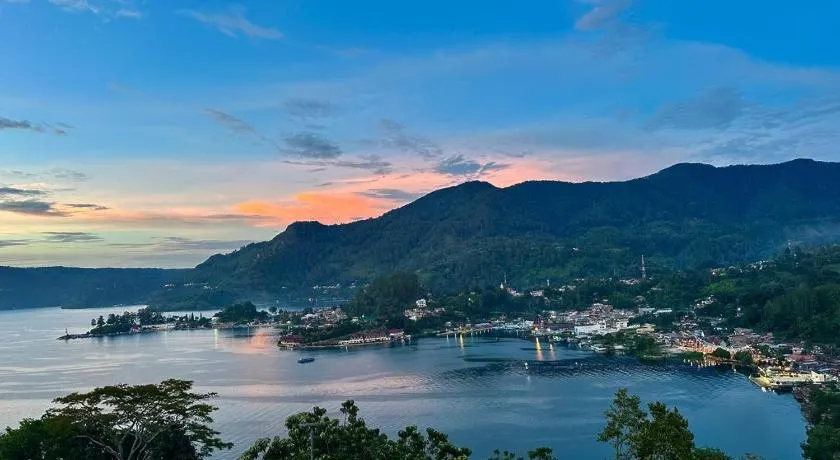 Toba Crest Vue - Image 1