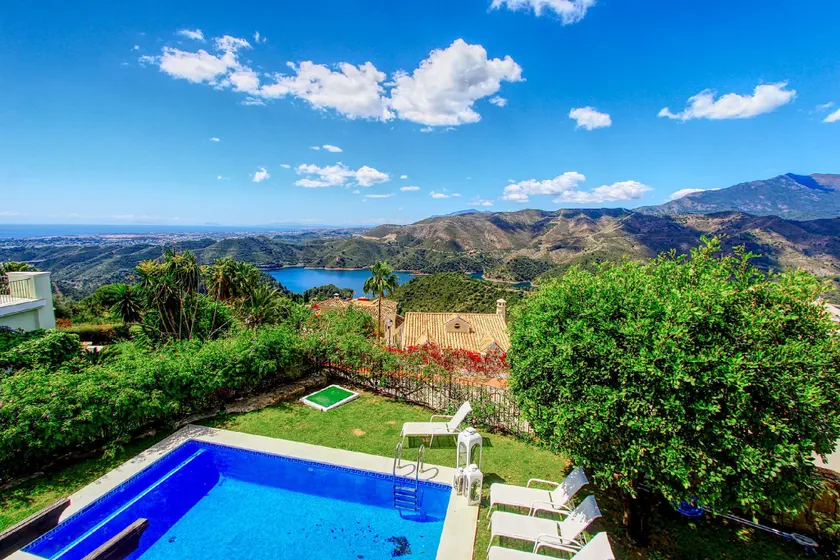 Panorama Sea Lake View Villa heated Pool, Wifi - Image 1