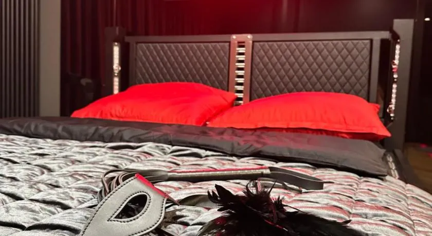 RedRoom - Image 1