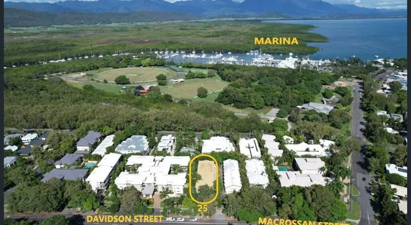 Central Port Douglas Apartment, Walk to Beach - Casuarina Court - Image 1