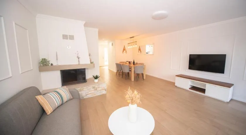 Spacious Duplex near Zürich, Garden, Parking & Fast Wi-Fi - Image 1