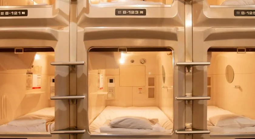 Capsule Hotel Asahi Plaza Shinsaibashi - Image 1