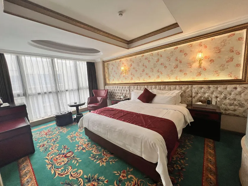 Yixi Hotel (Kaicheng Avenue South Rainbow Store) - Image 1