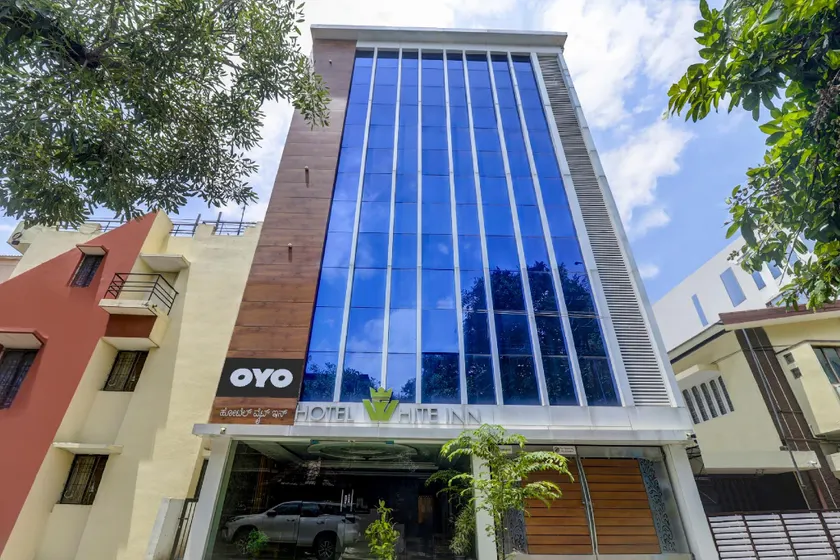 Townhouse OAK SRK White Inn Near Ragigudda Sri Prasanna Anjaneyaswamy Temple - Image 1