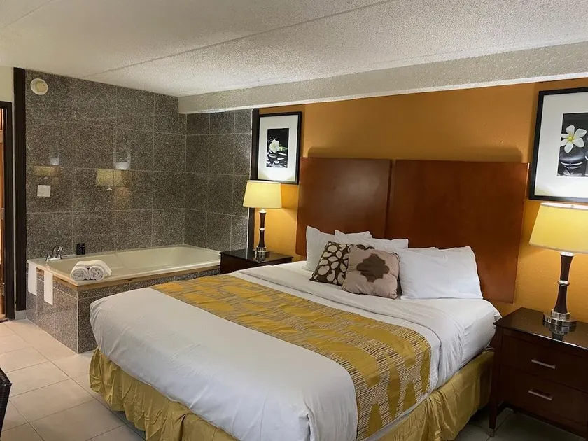 MARVIN'S GARDEN INN. - Image 1
