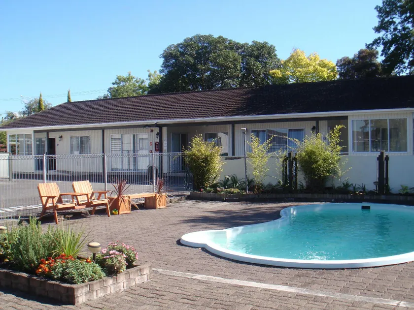 Acorn Estate Motel - Image 1