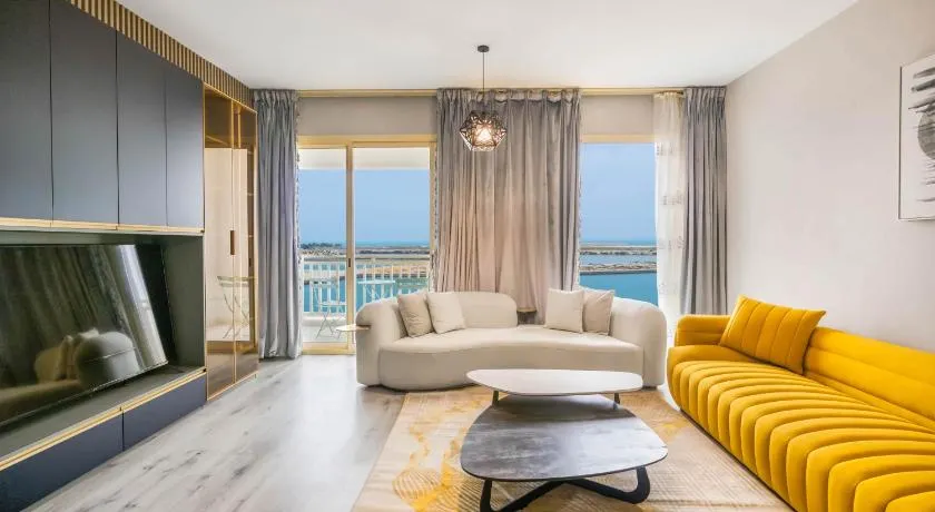 Water surrounded beautiful 2BR apartment by Rakvista - Image 1