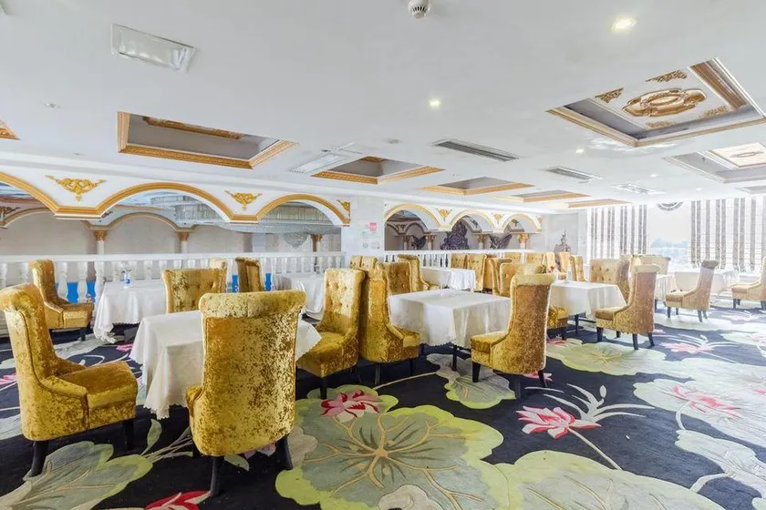 Yifeng Hotel - Image 1