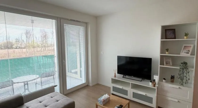 SkyGate apartment with Private Parking Garage - Image 1