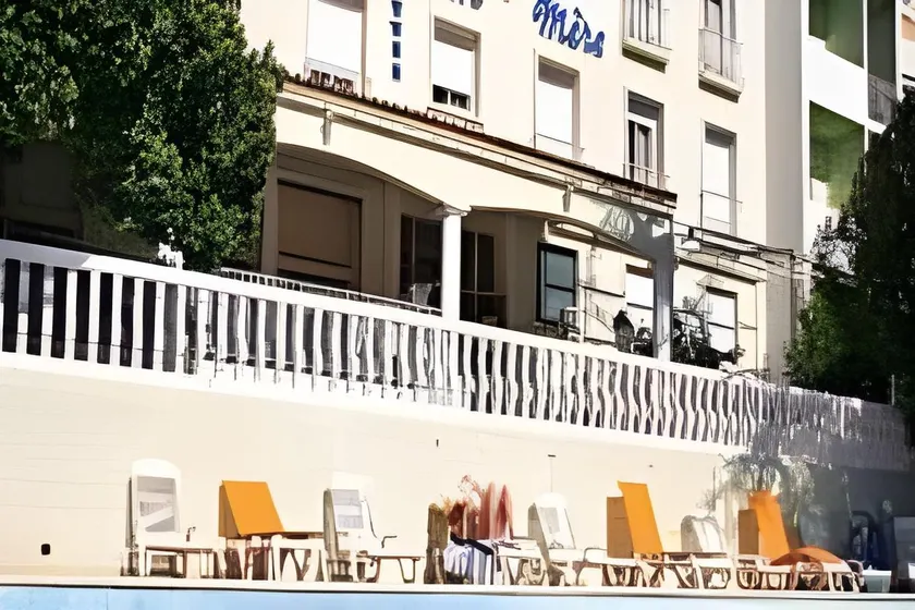 Hôtel Madame Mère Saint Florent - Image 1